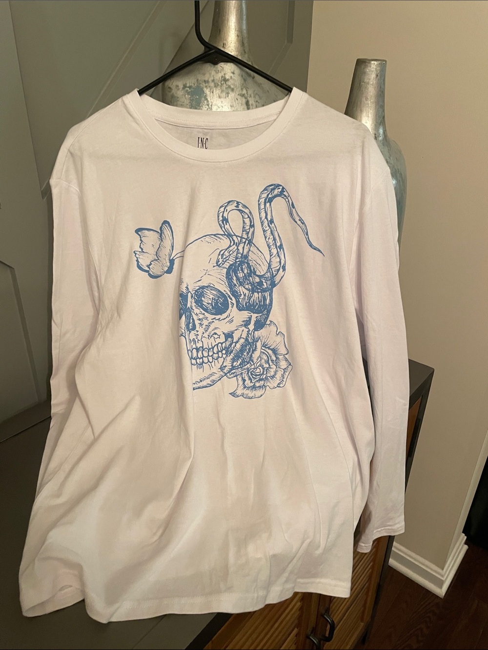 INC International Concepts White Long Sleeve Tee with Blue Skull & Snake Graphic